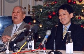 Nobel winners Koshiba, Tanaka arrive in Stockholm